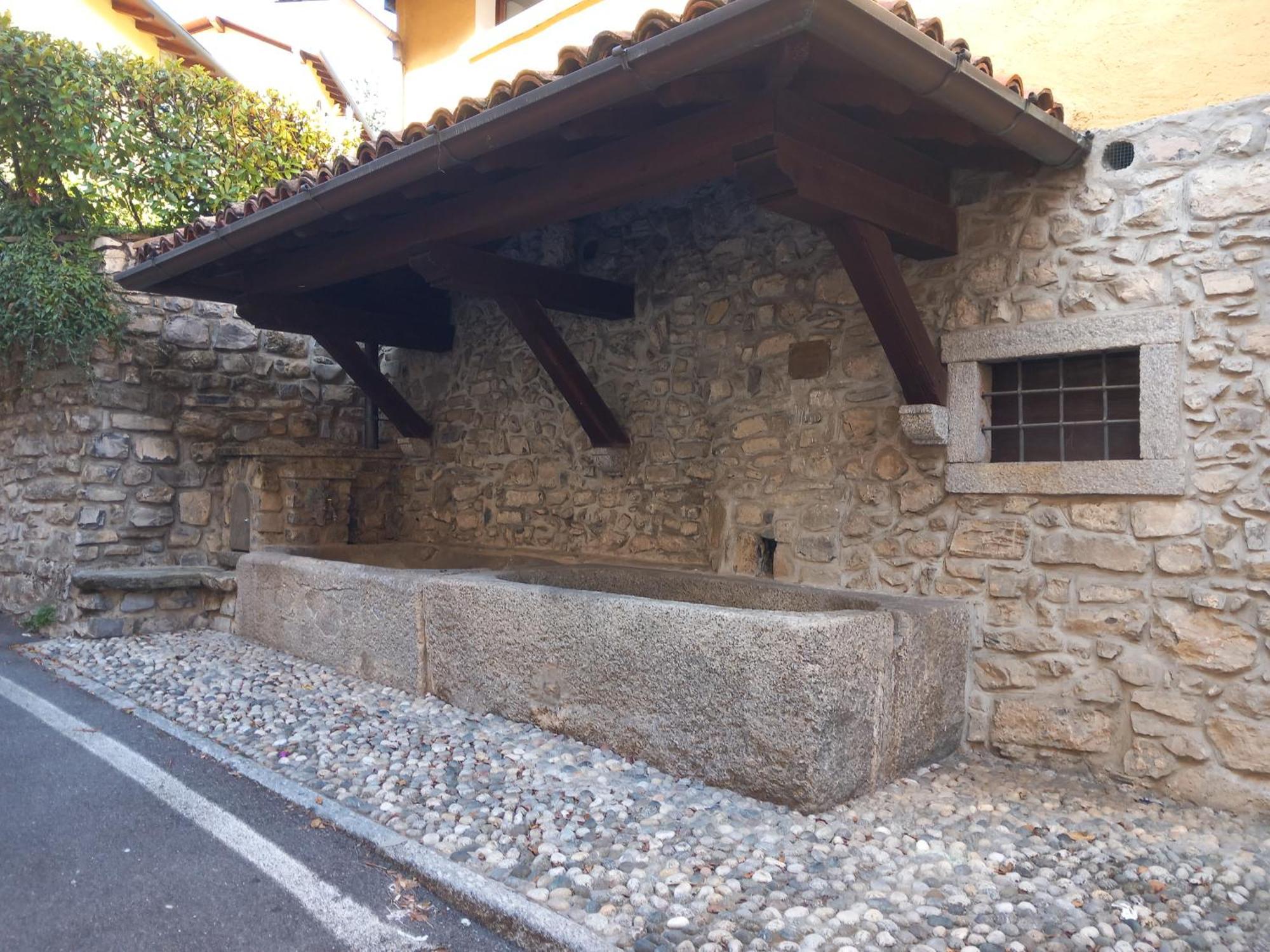La Casa Di Tina - Civenna Villa Luaran gambar